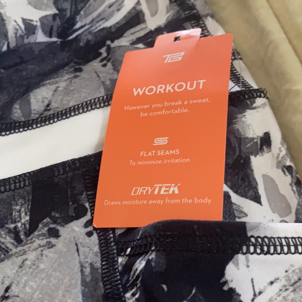 NWT workout leggings - Picture 4 of 5